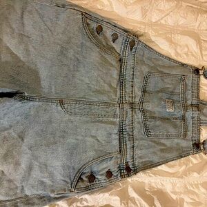 Levi’s overall shorts